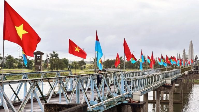 Hien Luong Bridge and Ben Hai river