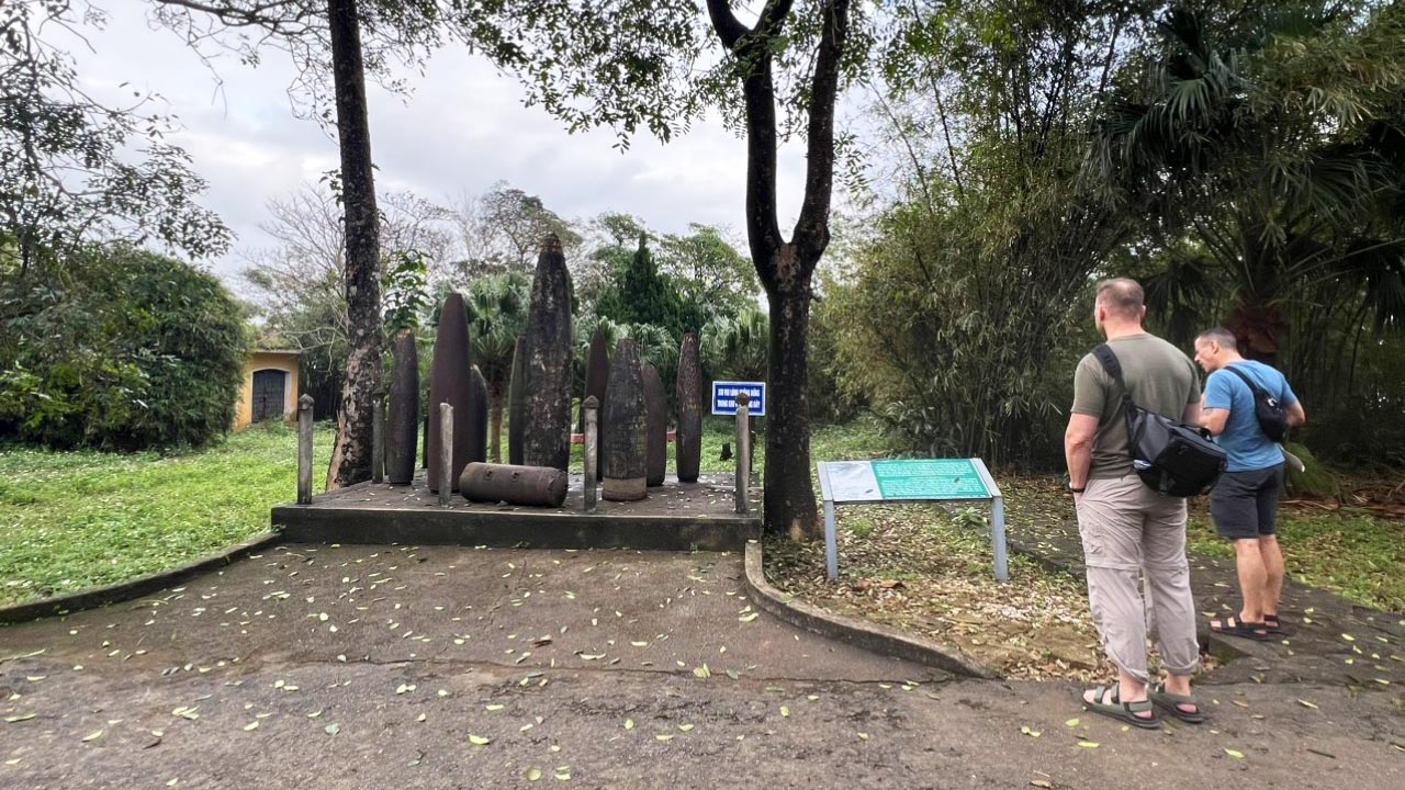 Phong nha to hue private car with Vinh Moc stop