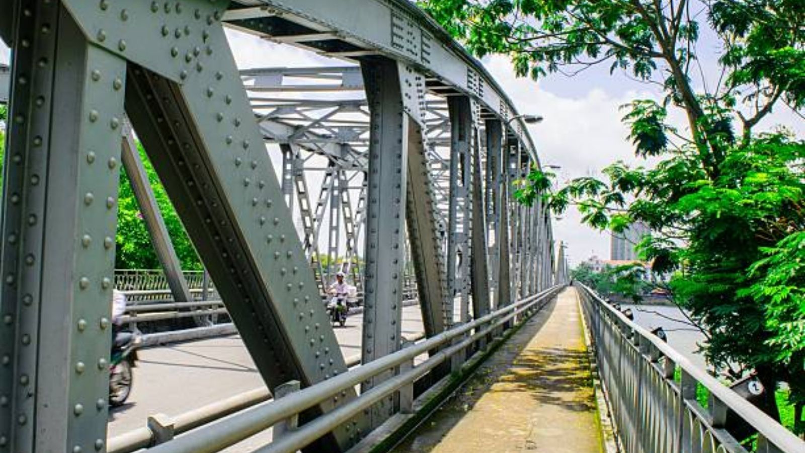 Architectural Features and Structural Specifications of Truong Tien Bridge
