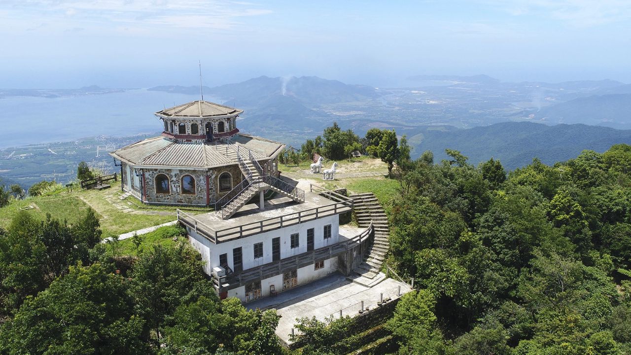 Bach Ma Peak and Hai Vong Dai Viewpoint