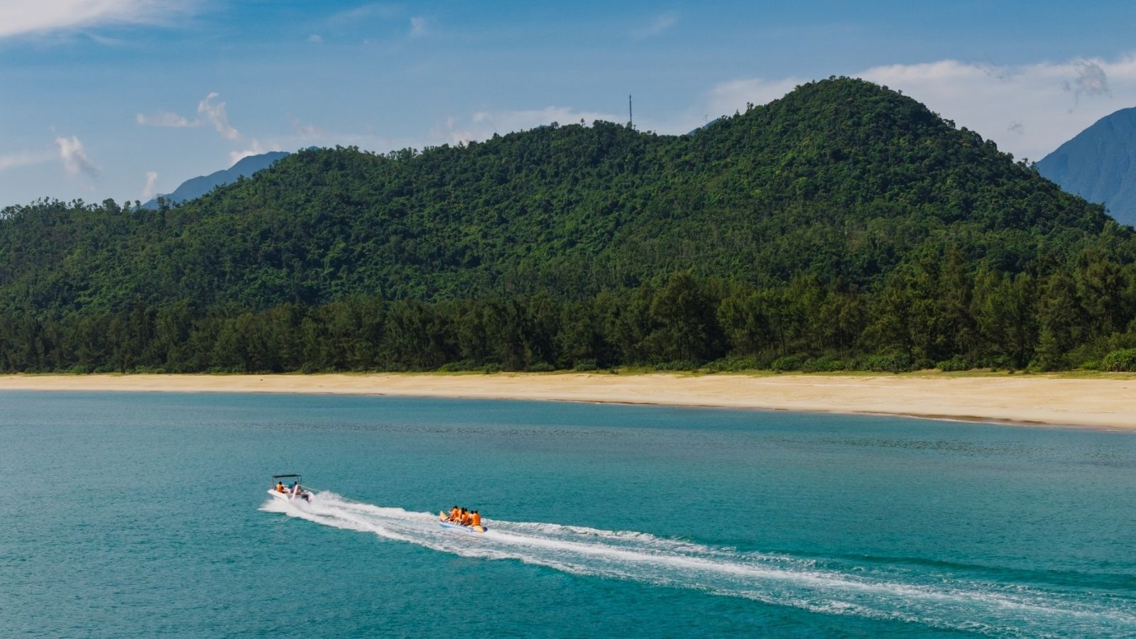 Best Time to Visit Lang Co Beach