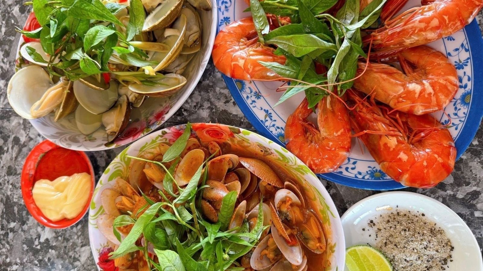 Complete Dining Guide Fresh Local Seafood and Local Cafes