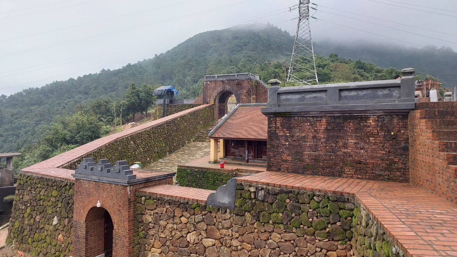 Complete Travel Guide for Visiting Hai Van Gate