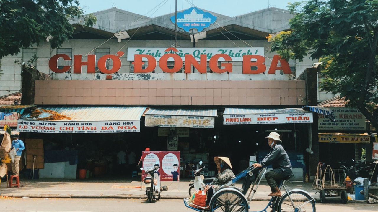 Dong Ba Market Hue Floor-by-Floor Shopping & Street Food Guide