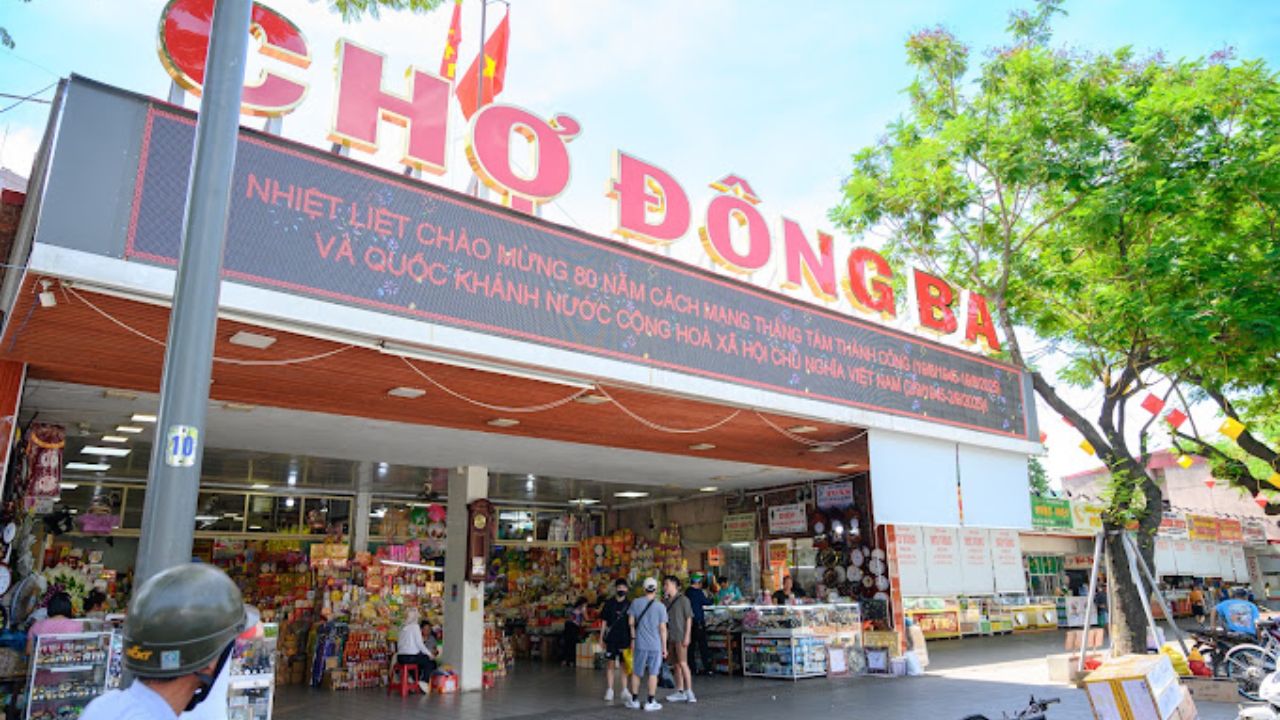 Dong Ba Market