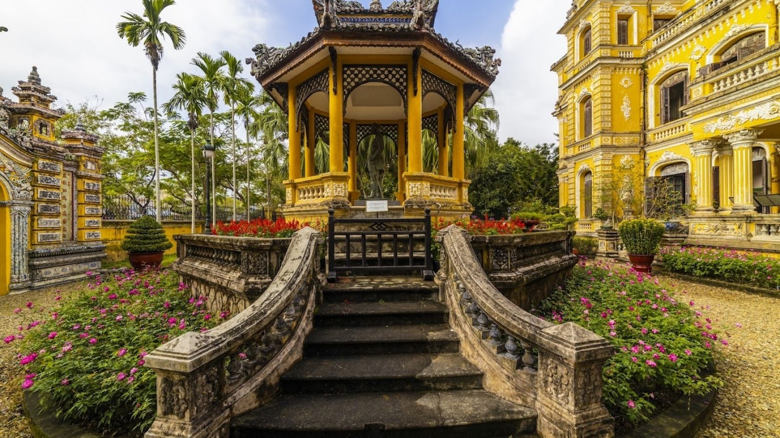 FAQs about An Dinh Palace