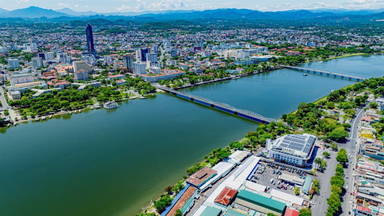 Hue What to Do Imperial City, Tombs, Food & More