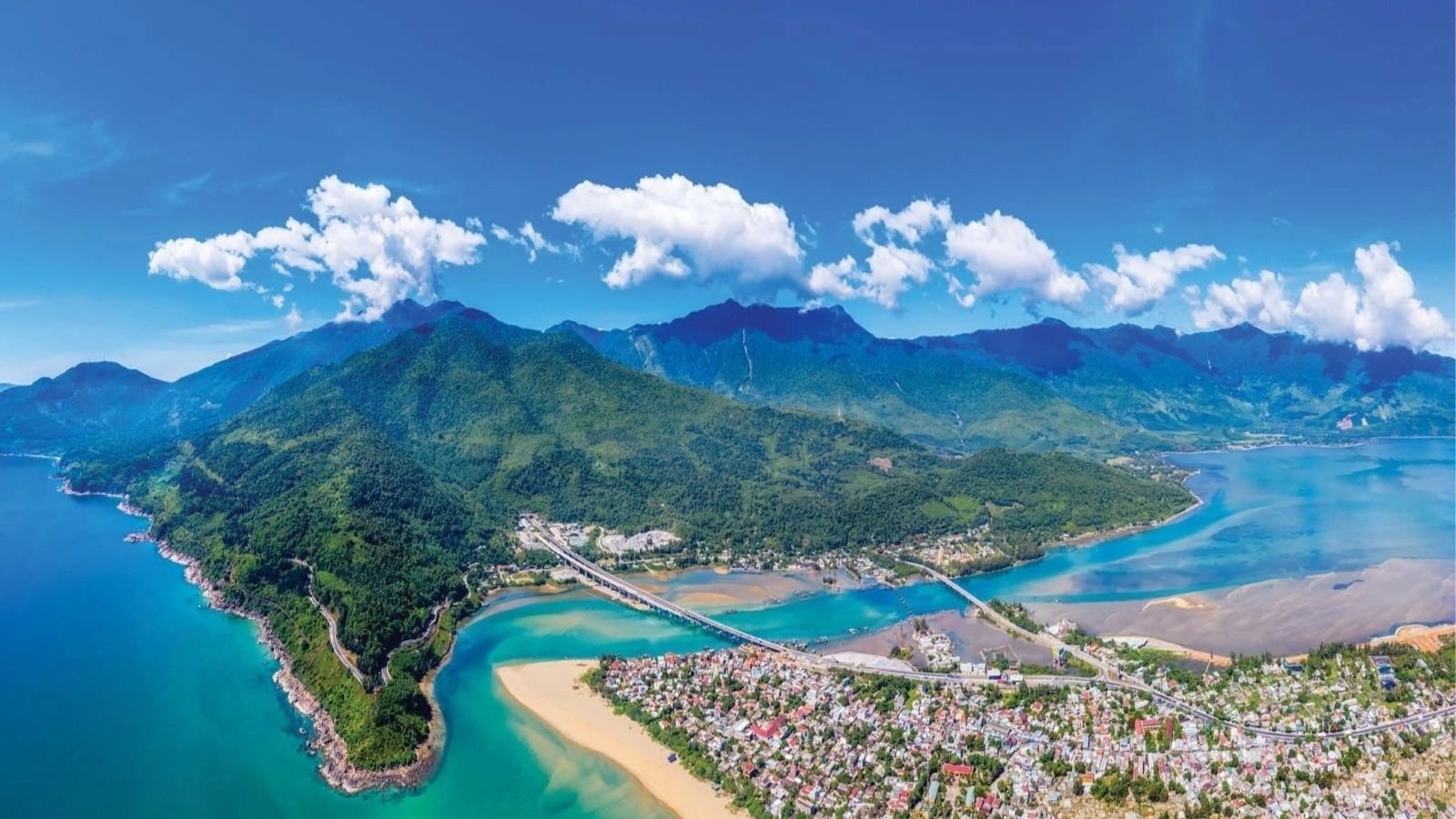 Lang Co Beach Overview