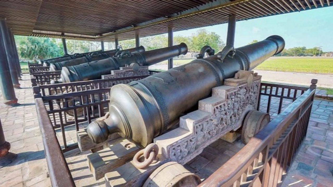Nine Holy Cannons in the Citadel