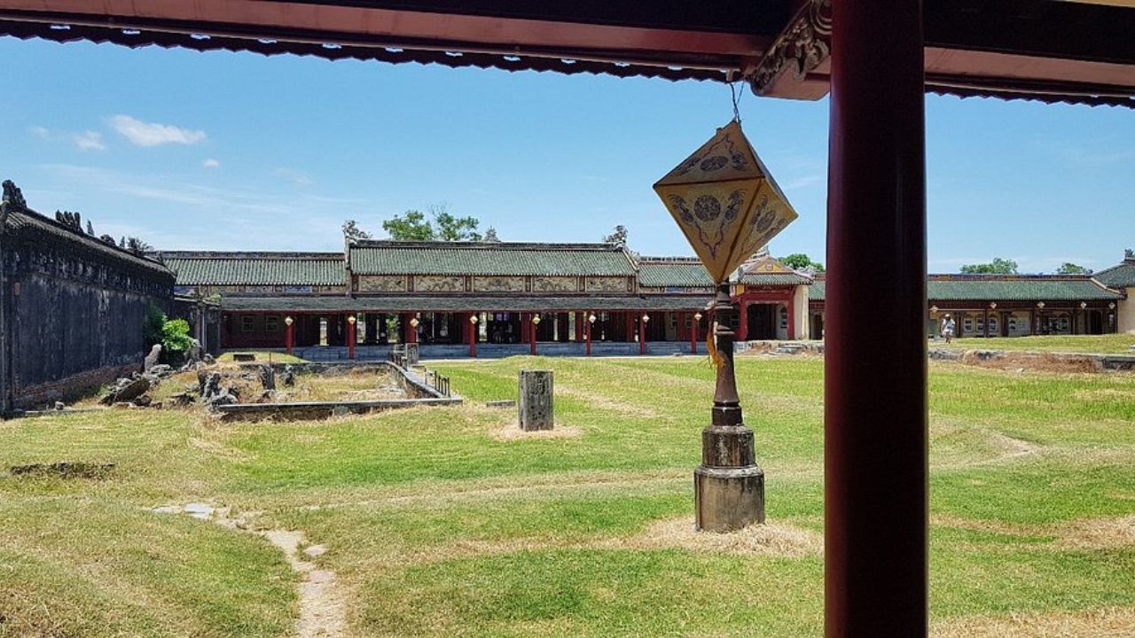 Overview and Historical Significance of Forbidden Purple City Hue