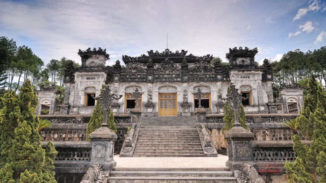 Thiên Định Palace Exterior Facade