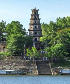 Visit Thien Mu Pagoda