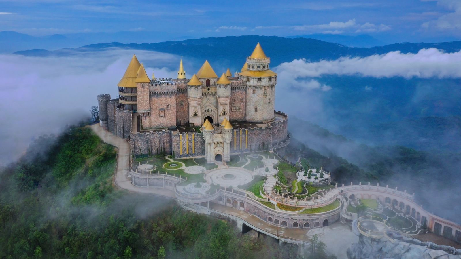 Action-Ended Entertainment at Fantasy Park and Lunar Castle