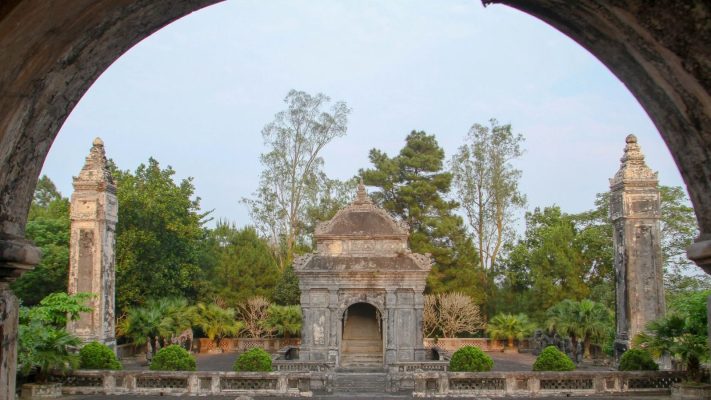Explore Dong Khanh Tomb History, Architecture & Guide