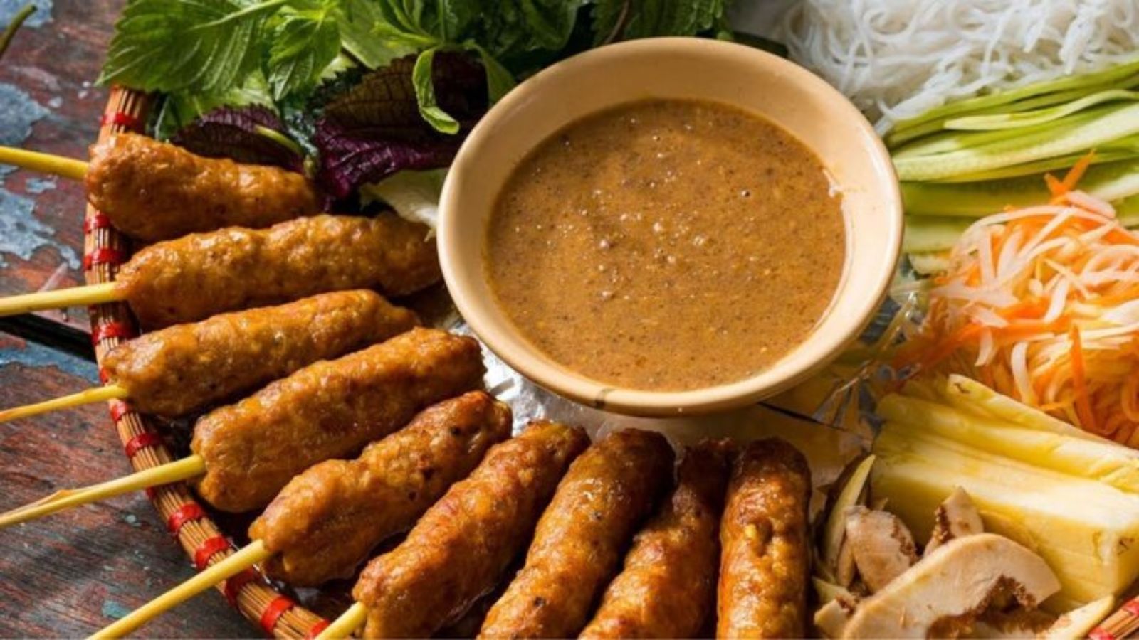 Nem Lụi Huế (Lemongrass Pork Skewers)