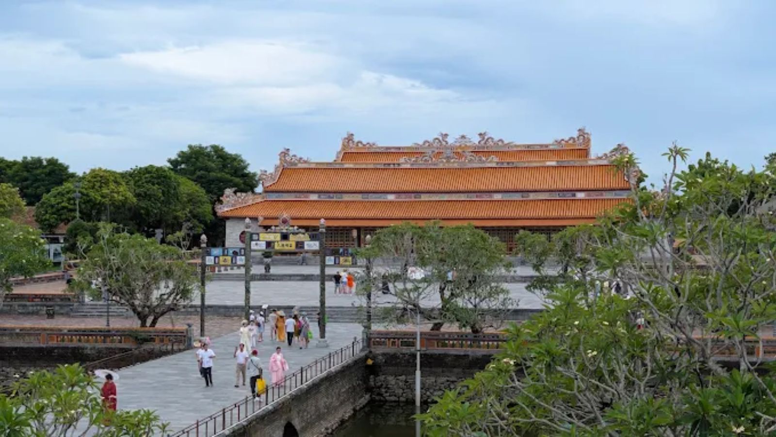 Overview and Cultural Significance of Thai Hoa Palace