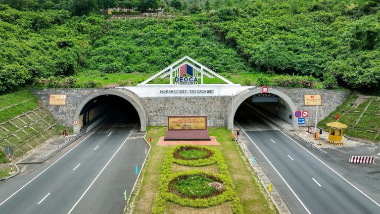 Private transfer from Hue to Da Nang via Hai Van tunnel