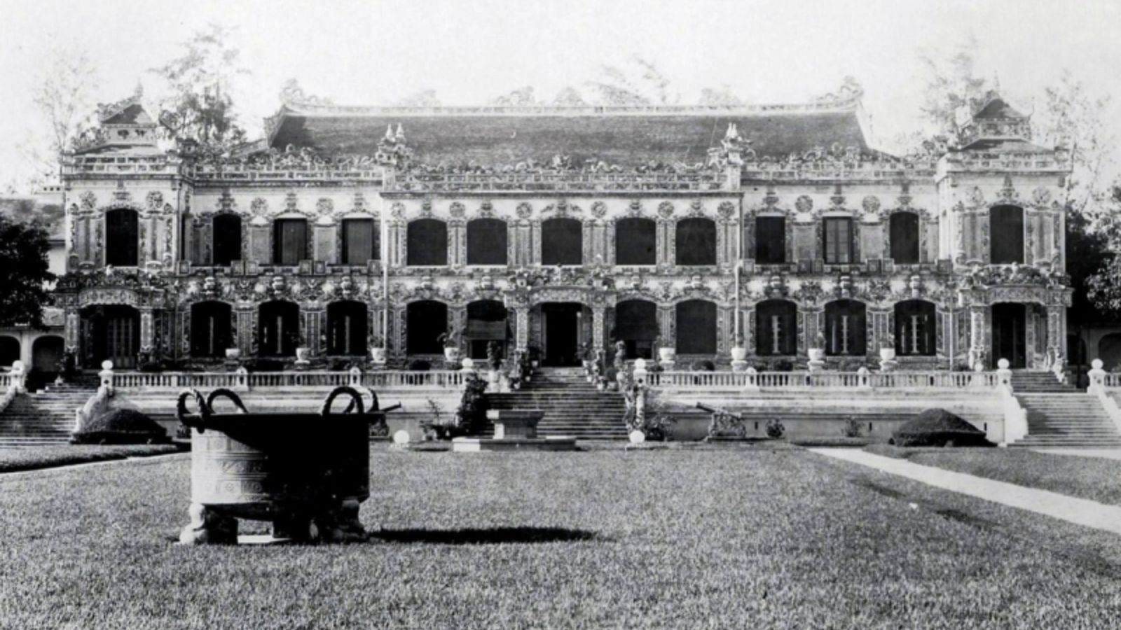 The History of Kien Trung Palace