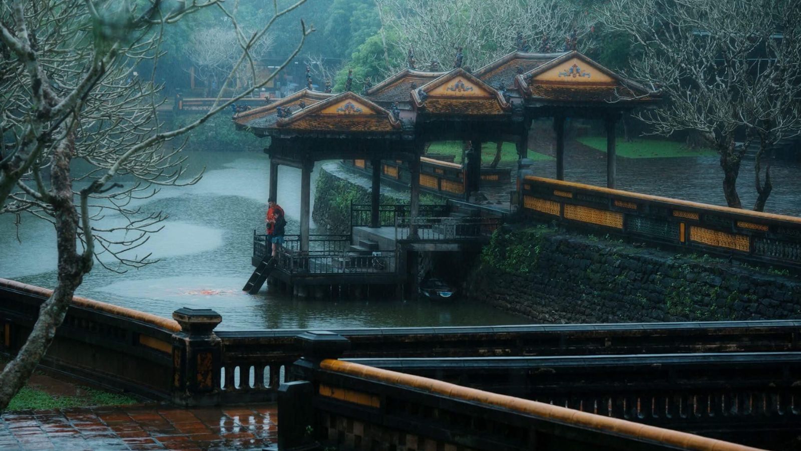 Tour Royal Tombs in the Mist